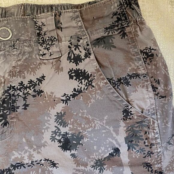 Lucy Gray/Black Camo Tree Pattern Cargo Hiking Outdoor Camping Shorts XS VGUC! - Picture 4 of 11